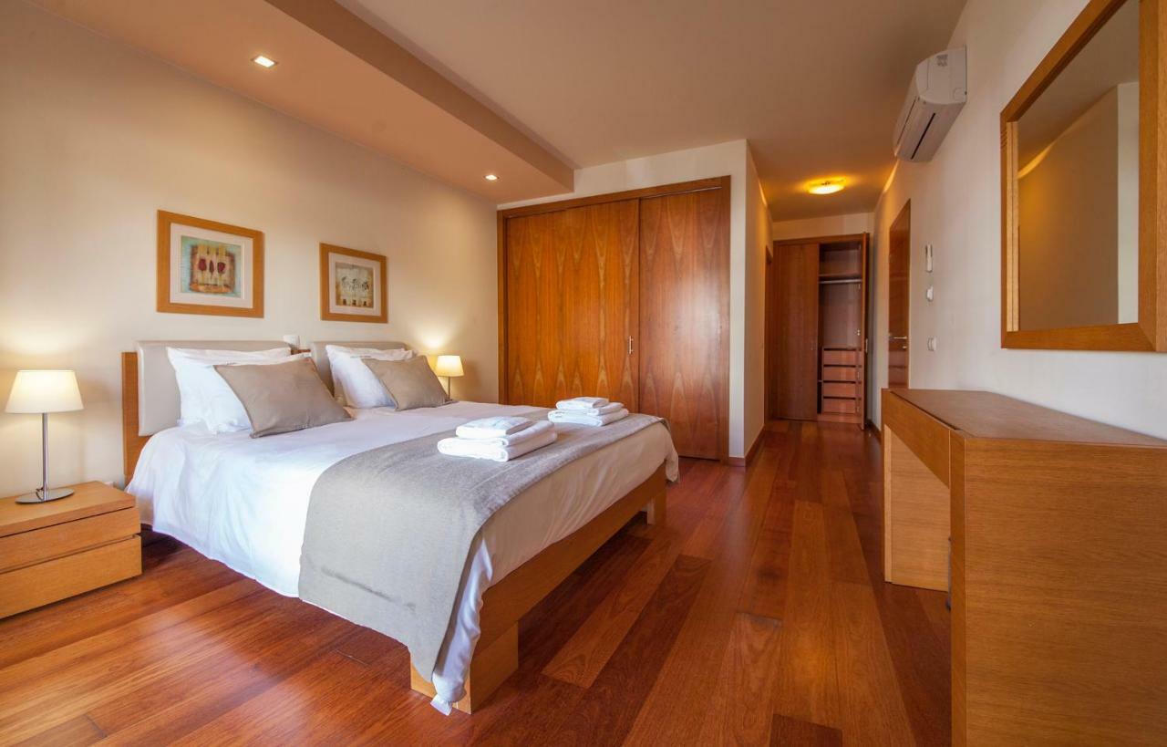 B27 - Luzbay 2 Bed Apartment *