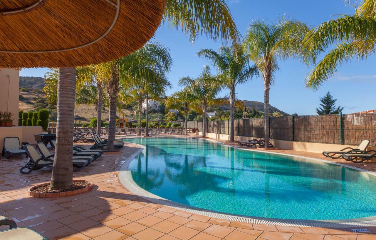 B27 - Luzbay 2 Bed Apartment *